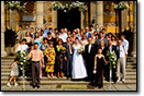 nuntasii in fata bisericii